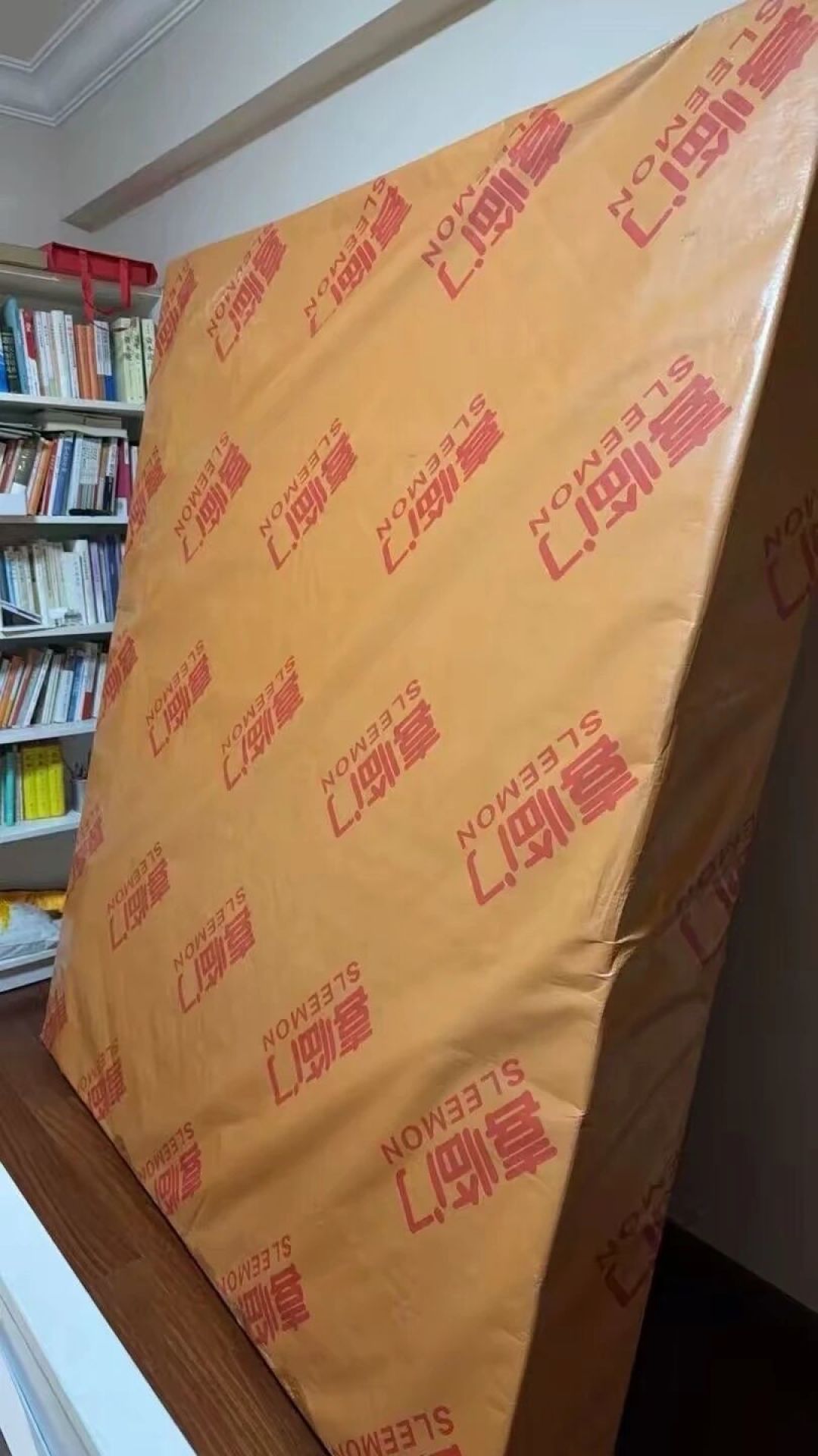 喜临门白骑士Plus卖爆,但先别急着盲买:一张床垫两种睡感,差别不只是软硬