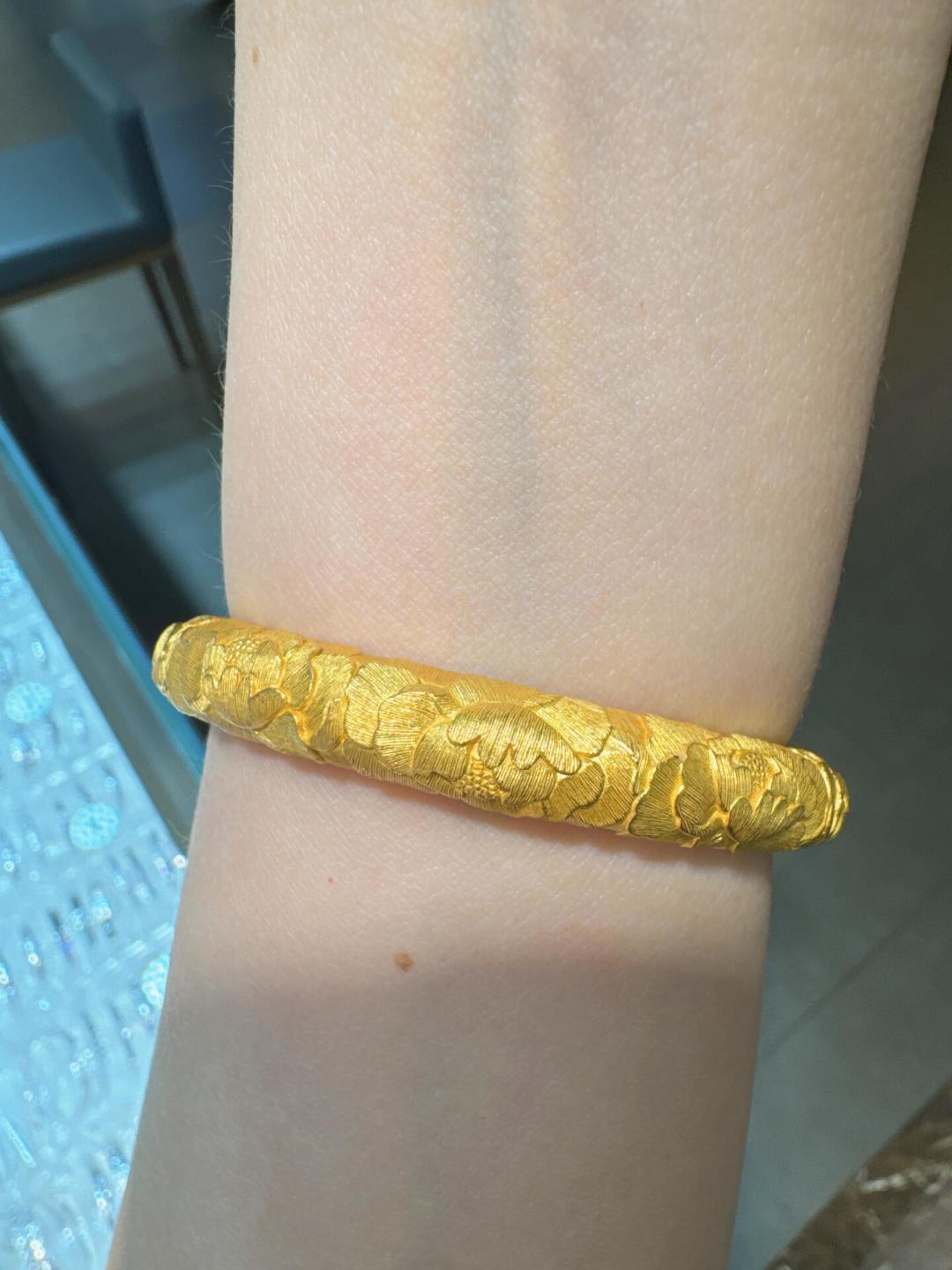 金饰涨到1329元/克,打金铺却排起队:旧金改款前,先把这份工费行情和避坑账看完