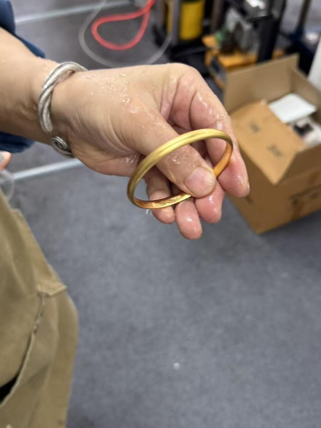 金饰涨到1329元/克,打金铺却排起队:旧金改款前,先把这份工费行情和避坑账看完