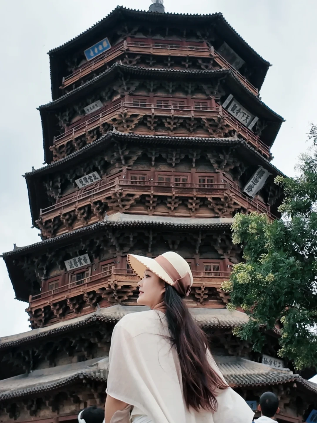 应县木塔“马上要落架大修”是谣言,但倾斜没停:争议三方在吵什么、现在去怎么逛