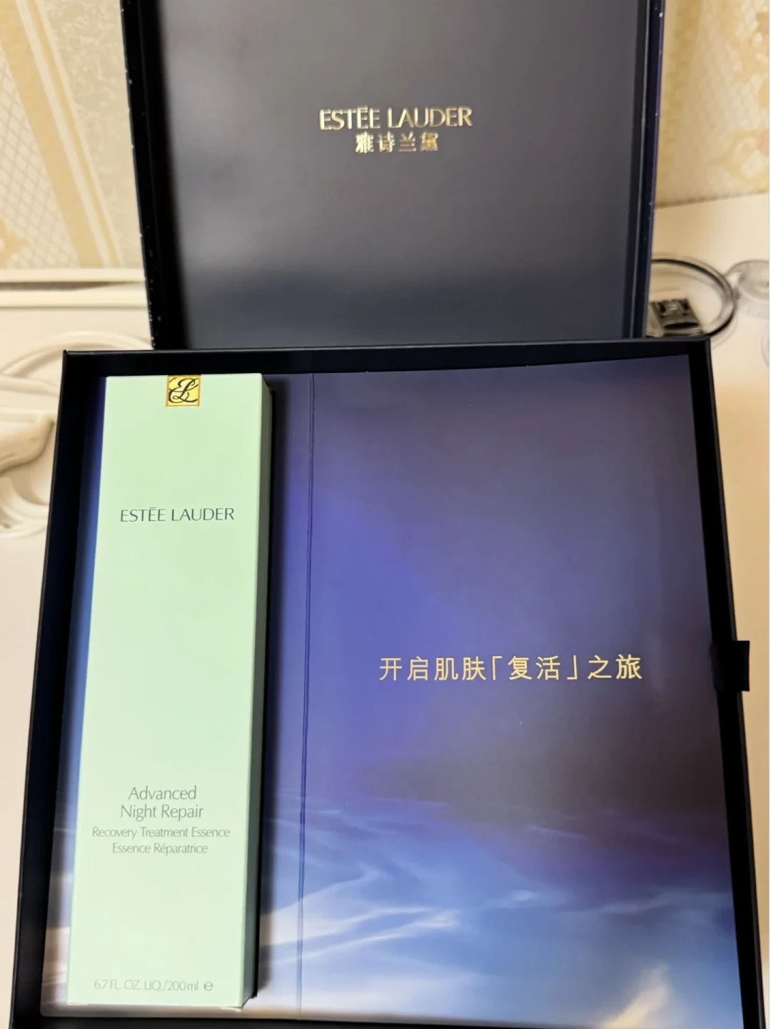 雅诗兰黛复活水上市满月：成分就是“做成水的小棕瓶”，值不值看这三个价格信号