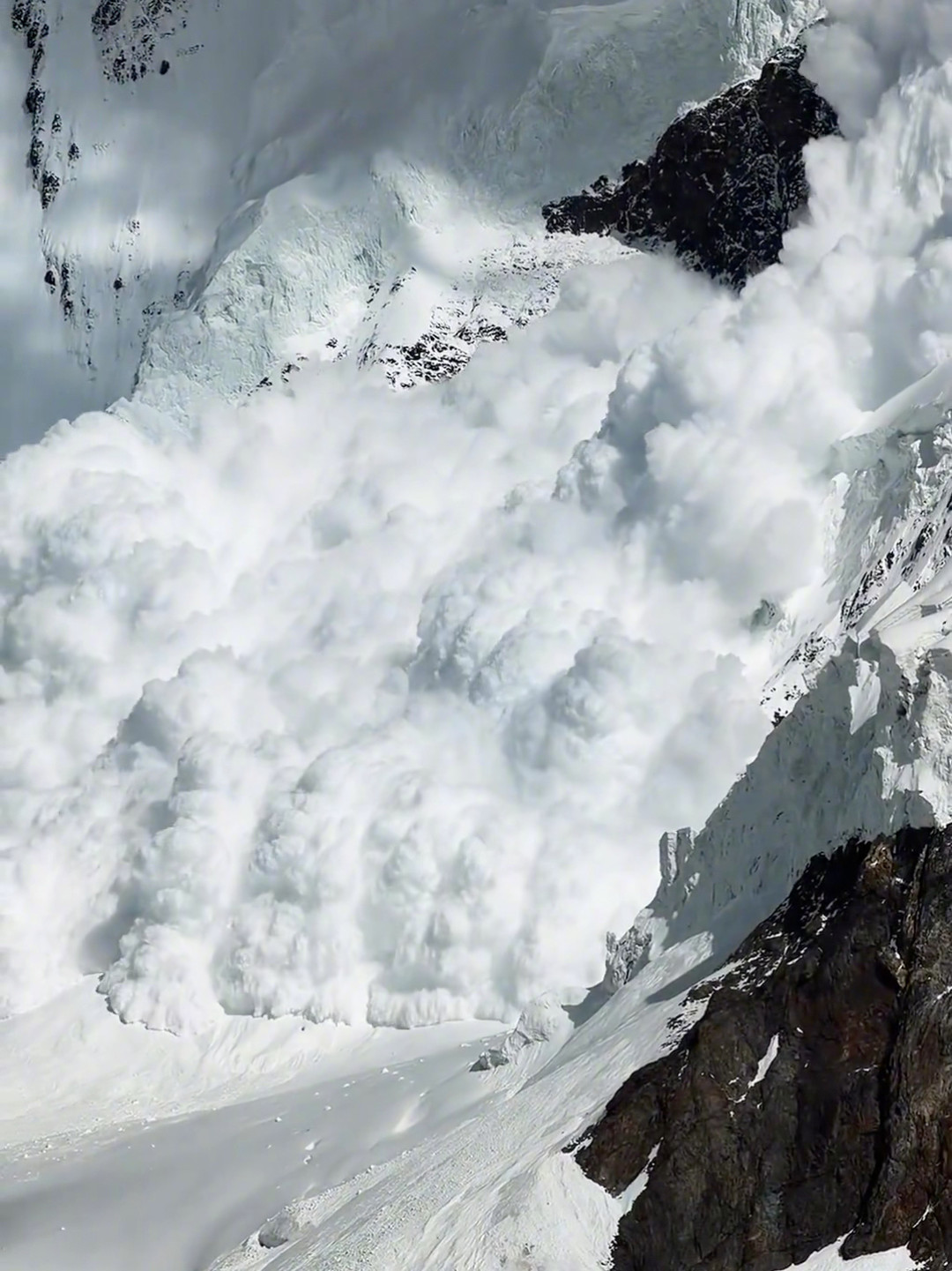 一个月两座雪山14人遇难:秋季进山前,先把