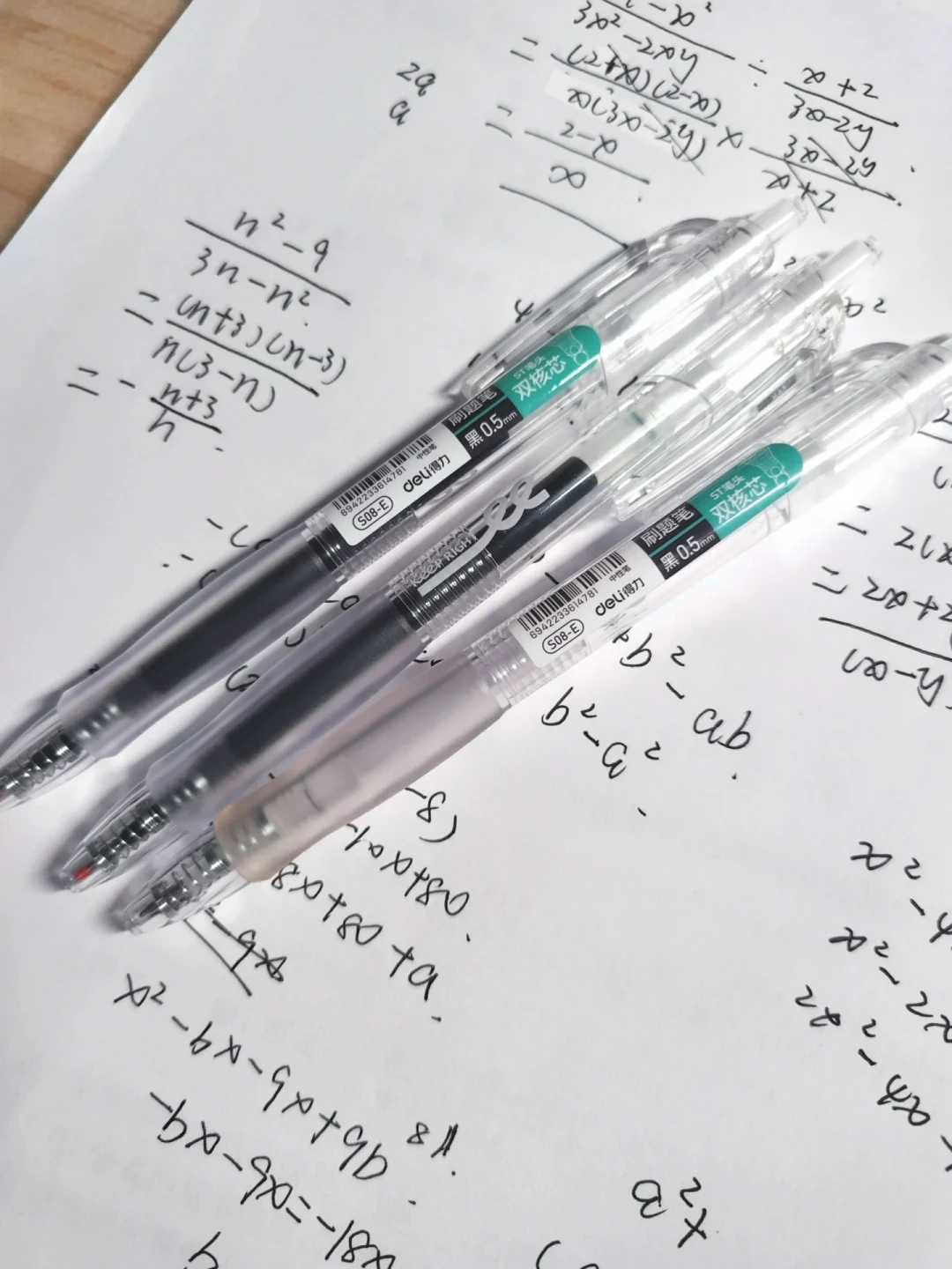 2元得力vs10元百乐,开学前囤笔选哪个:翻完121支中性笔实测,我算清了差价