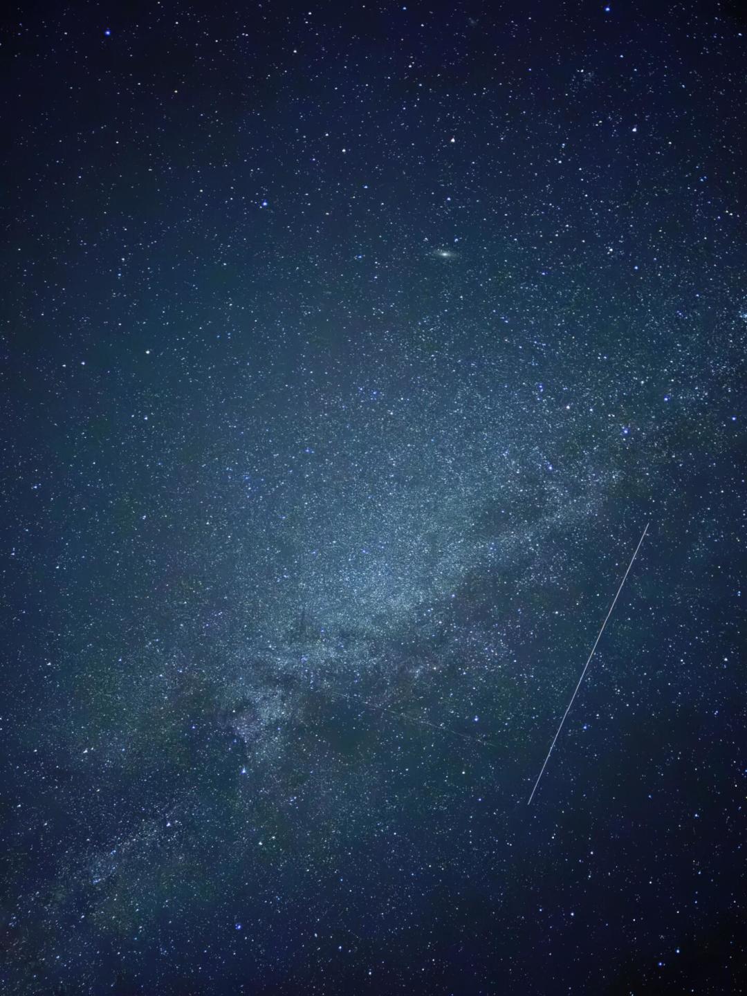 肉眼看到几十颗流星,相机里却是零?不是手机不行——昨晚的废片还能救