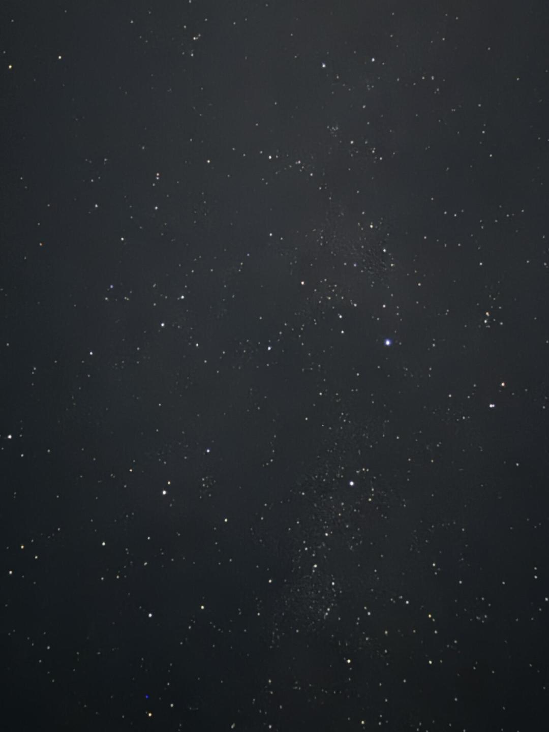 肉眼看到几十颗流星,相机里却是零?不是手机不行——昨晚的废片还能救