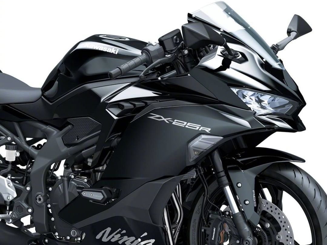 川崎2027款ZX-25R日本上市4.2万元起，摩博会亮相传闻再起：四缸250的引进能等吗