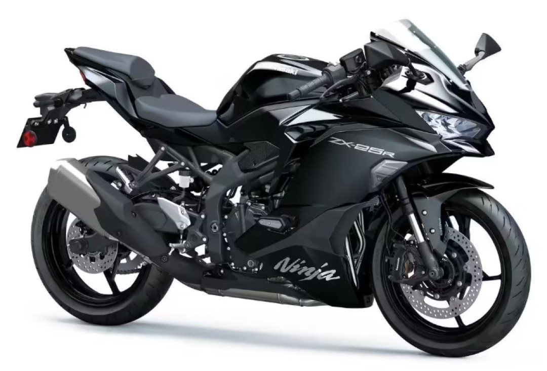 川崎2027款ZX-25R日本上市4.2万元起，摩博会亮相传闻再起：四缸250的引进能等吗