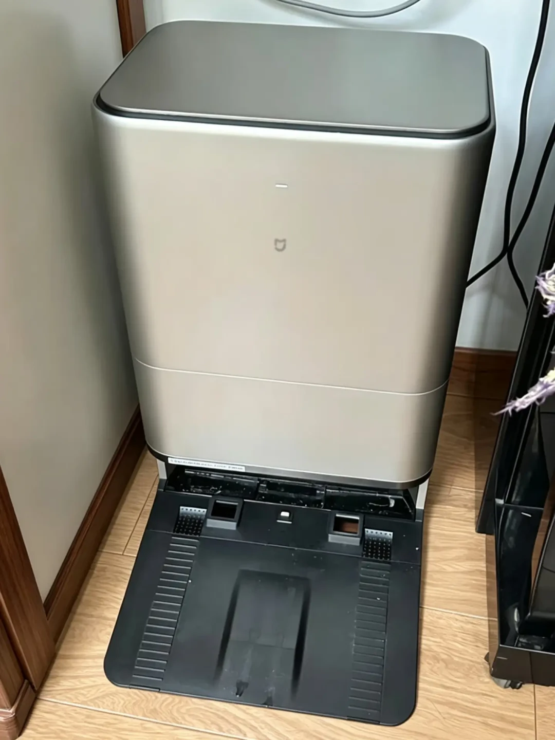 买扫地机器人是为了偷懒,结果却在“伺候机器”:算清这笔隐性维护时间账,再决定815换不换