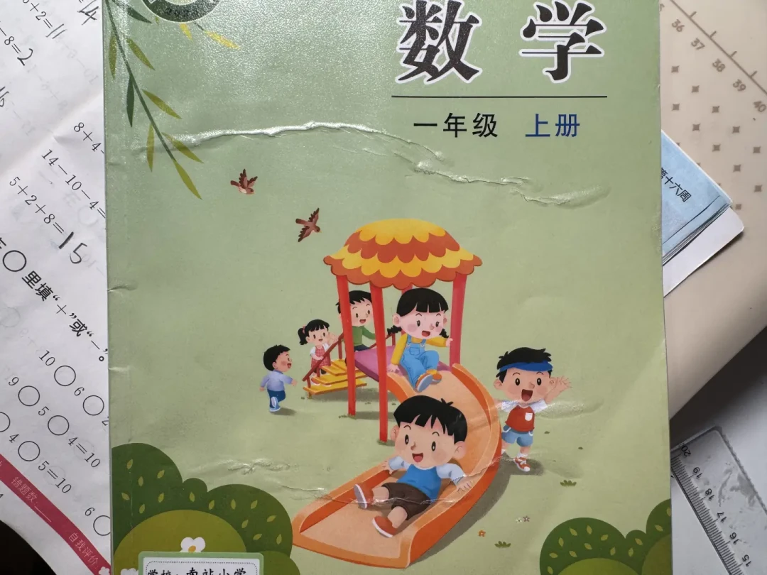 同样是得力分段书皮,有人说不起泡,有人吐槽整本书全毁:翻完2800条评论,我找到了原因