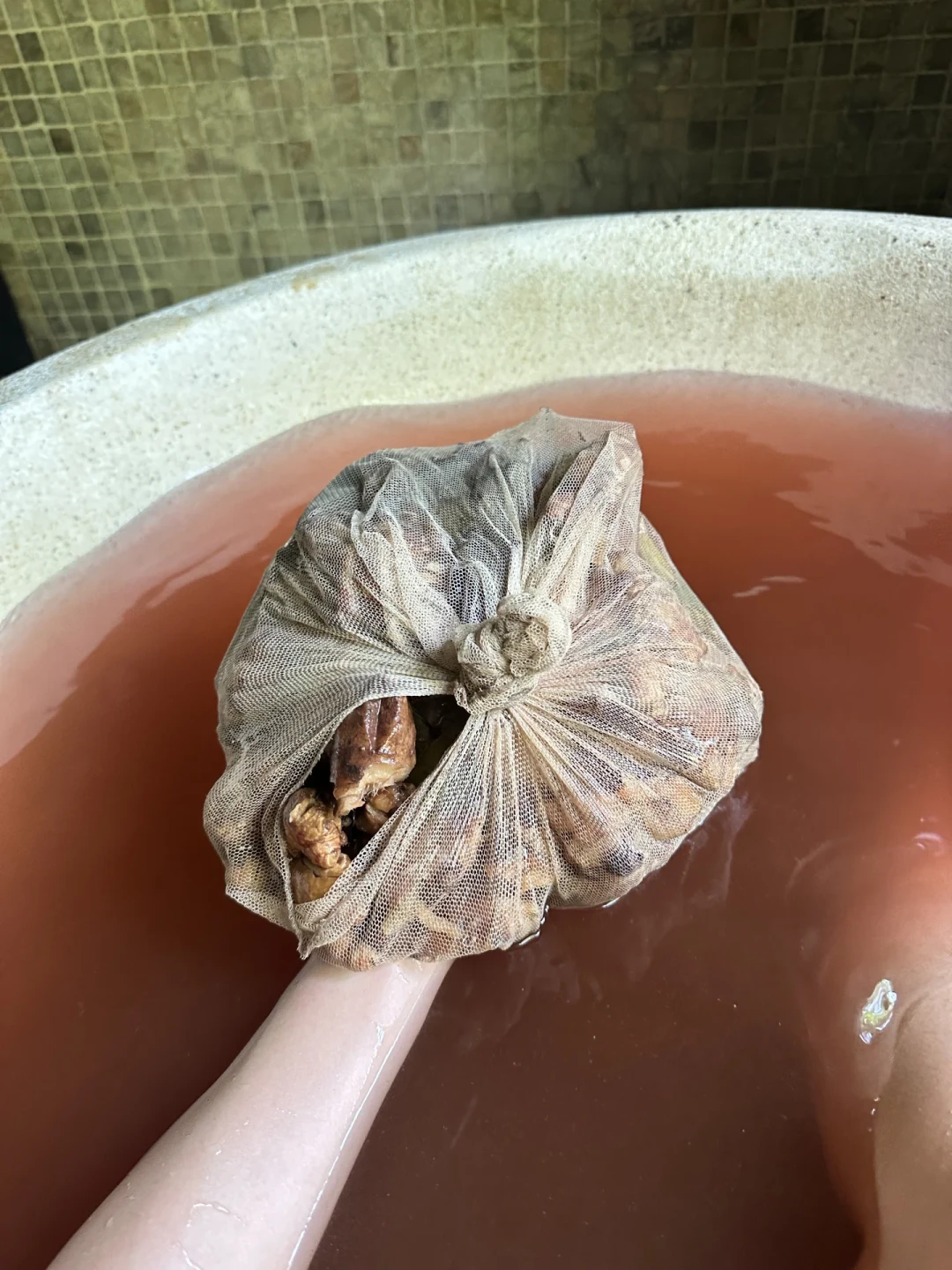 SPA油疗千元一次，在家几块钱油钱：阿育吠陀油浴选油、算账、避坑一篇讲清