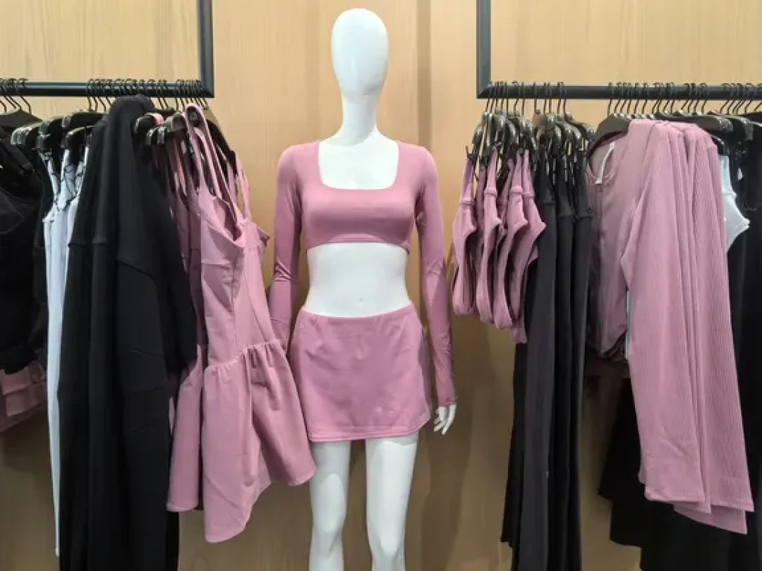Alo开售1分钟破千万、赠品托特包被炒到350元:这个「lululemon贵替」现在冲还是等?