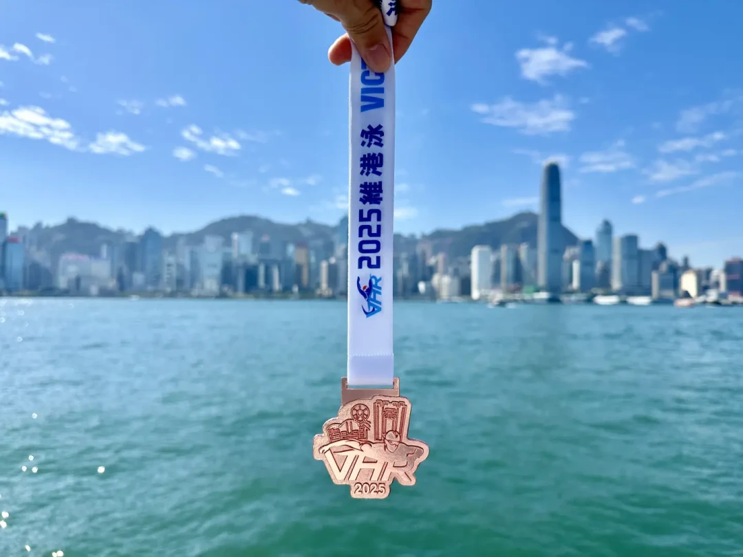 维港泳2026报名8月27日截止:1500米游进45分钟就能进抽签,组别、水试、涨价一次说清