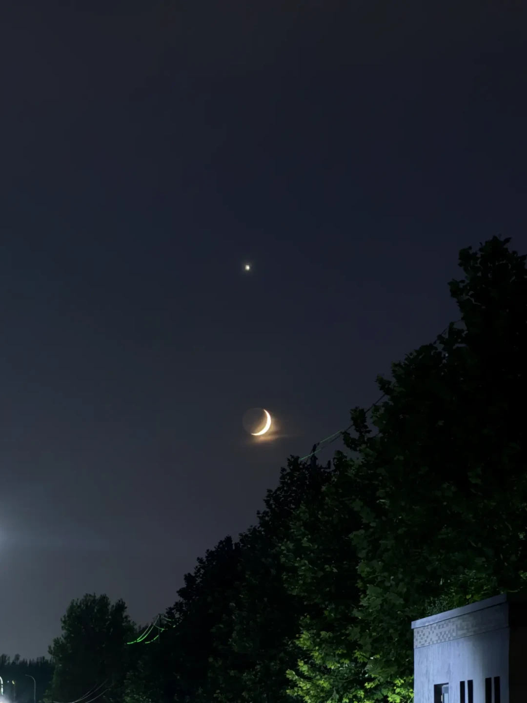 流星雨过了天还没黑透:这周末的金星合月比流星好拍,先看一眼上次大家都栽在哪