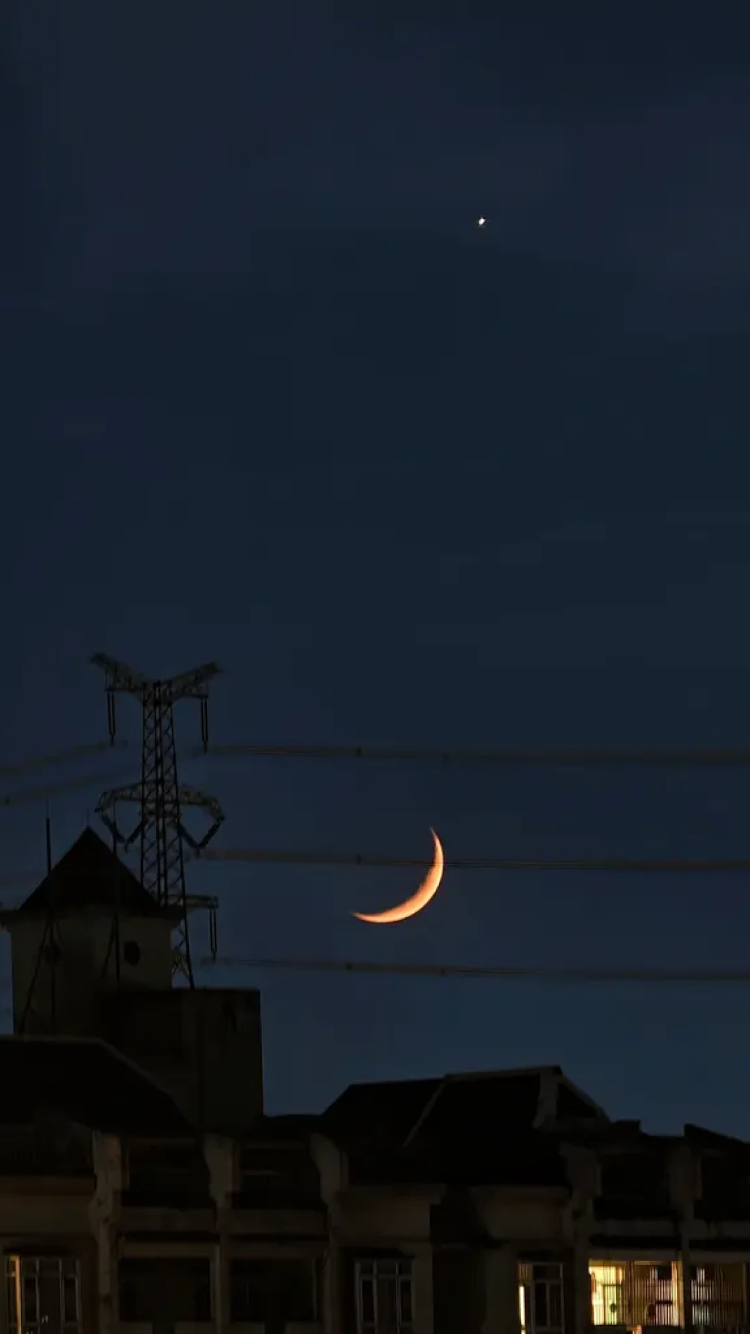 流星雨过了天还没黑透:这周末的金星合月比流星好拍,先看一眼上次大家都栽在哪