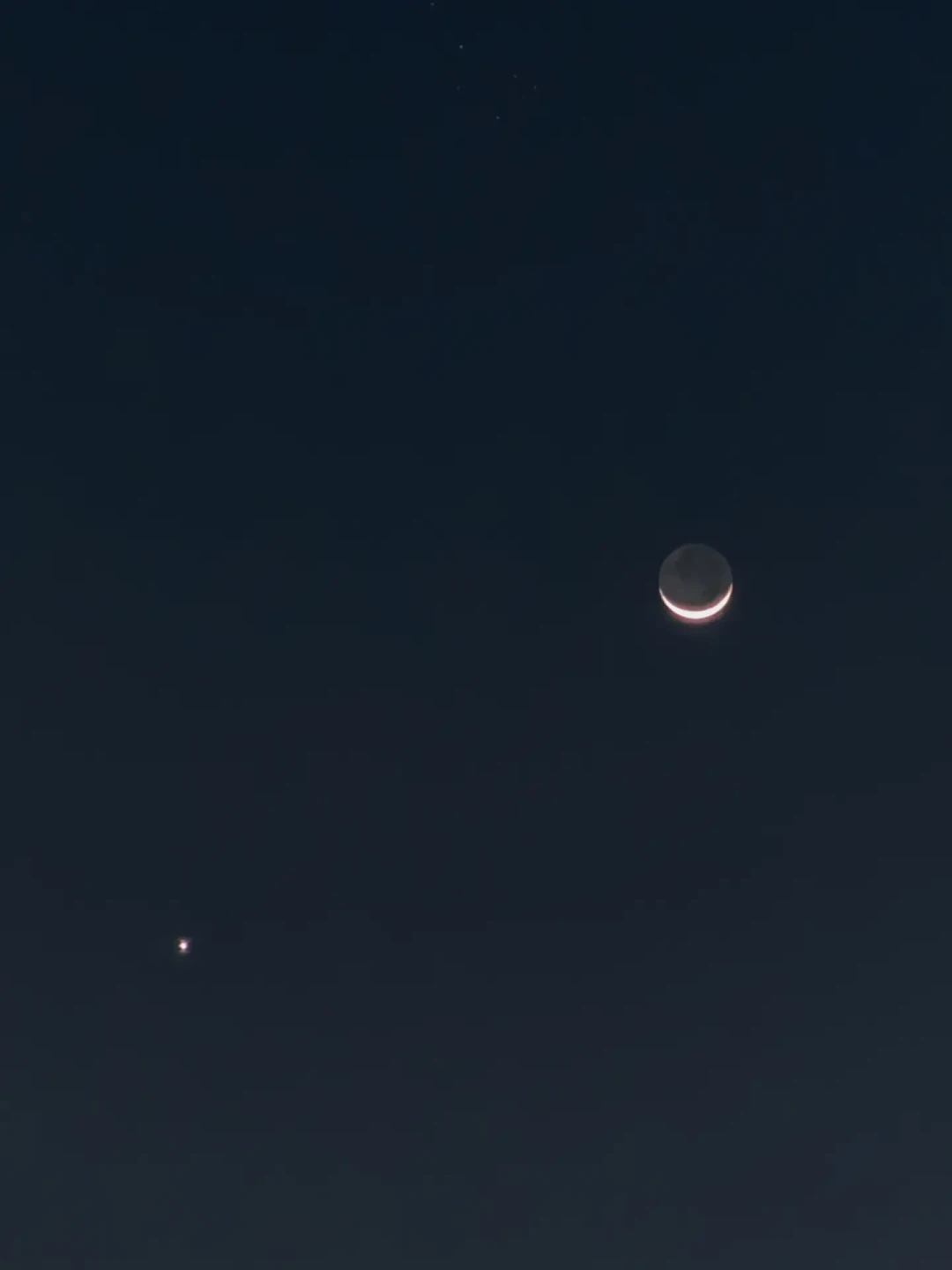 流星雨过了天还没黑透:这周末的金星合月比流星好拍,先看一眼上次大家都栽在哪
