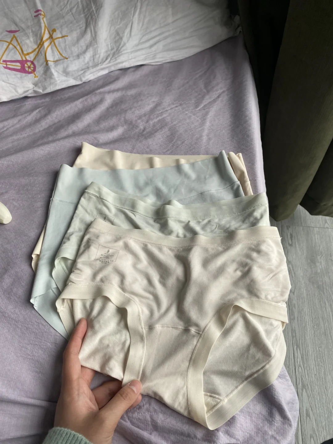 水洗标写着“再生纤维素纤维”,就是莫代尔?看懂成分三行,别再花冤枉钱