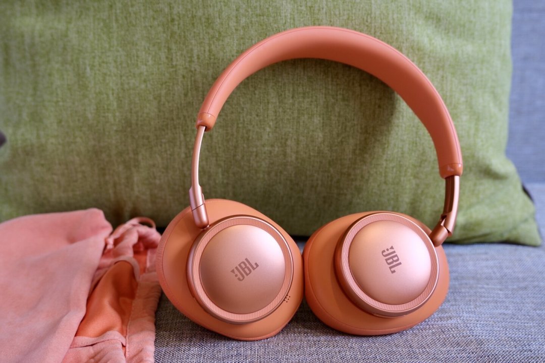 索尼XM5、Bose QC Ultra都被它拉进横评:JBL LIVE 780NC上市4个月,千元档真能冲?