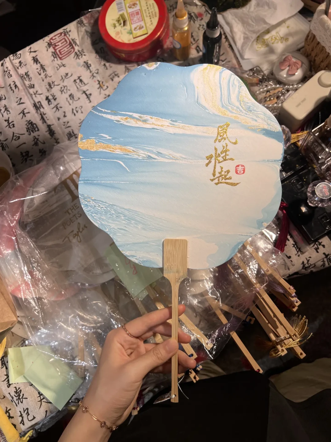 漆扇是暑假体验顶流,但花钱前要知道:材料成本3元,大漆过敏不是小事