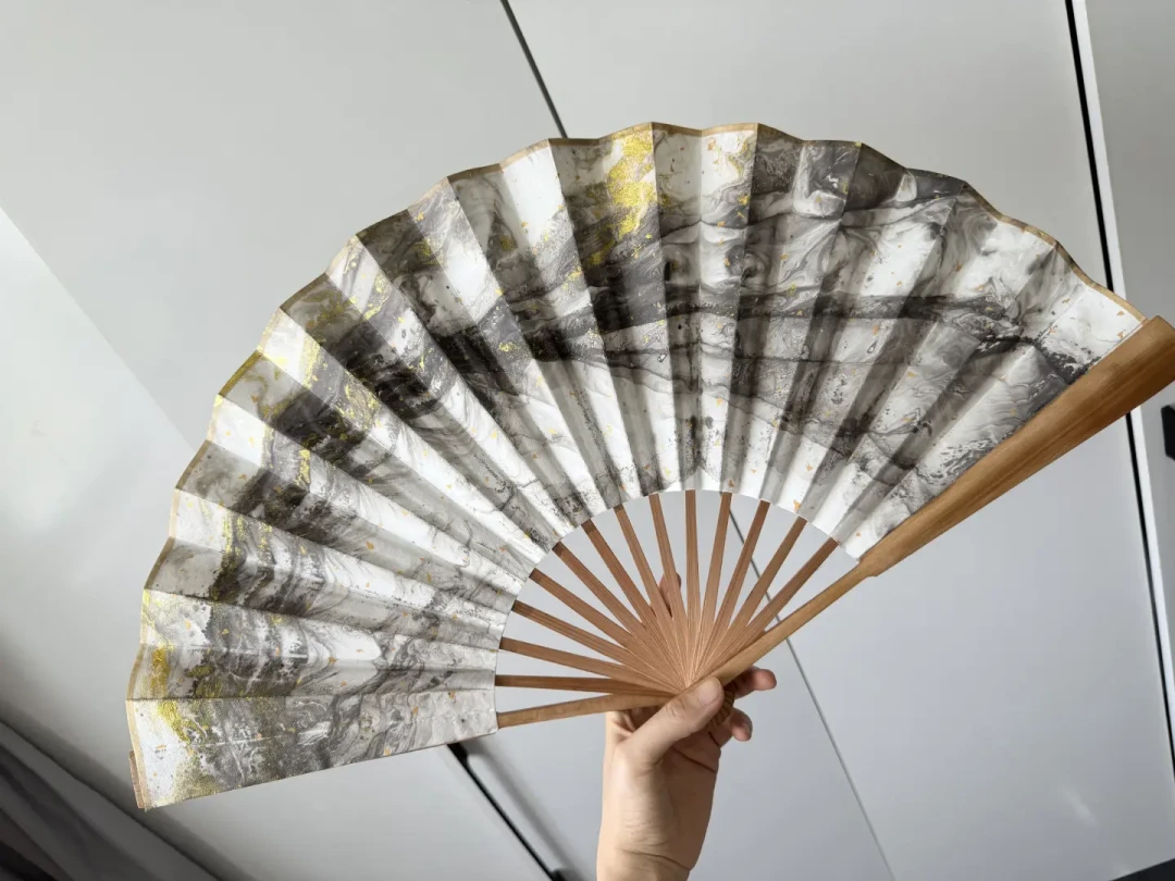 漆扇是暑假体验顶流,但花钱前要知道:材料成本3元,大漆过敏不是小事