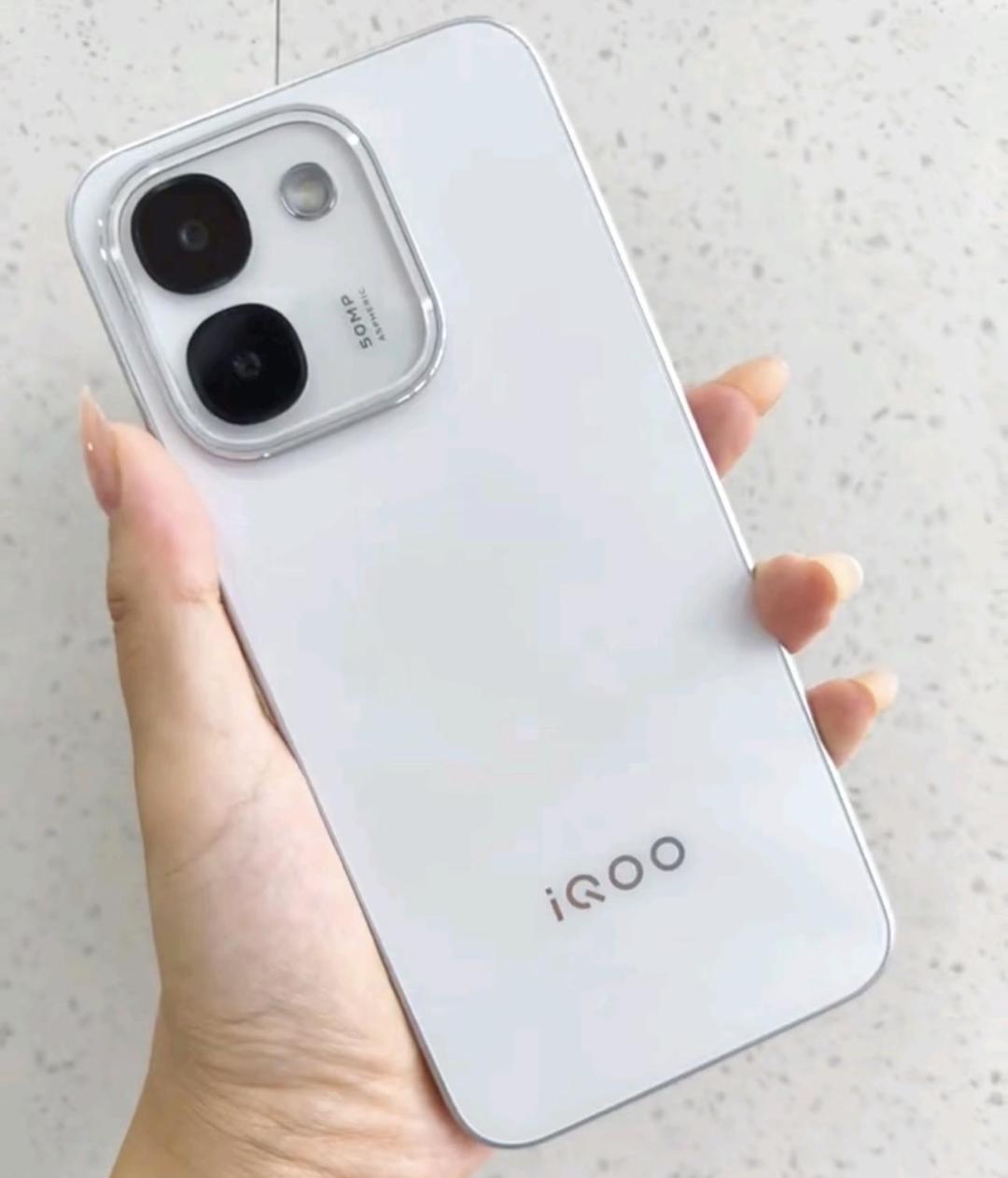 Z11 Turbo用户“实名羡慕”,但我劝别换:给iQOO四代老机主算清Z11S的10000mAh换机账