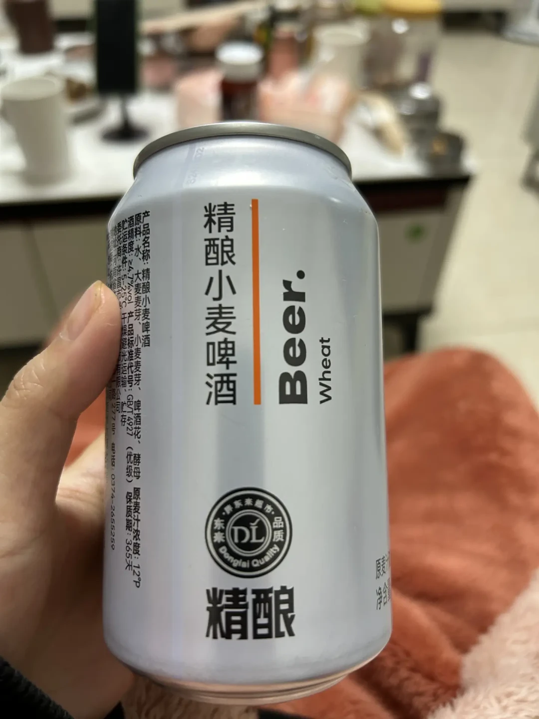 胖东来2块5一罐,教士要10块:小麦啤差在哪?先看酒标上这3个数字