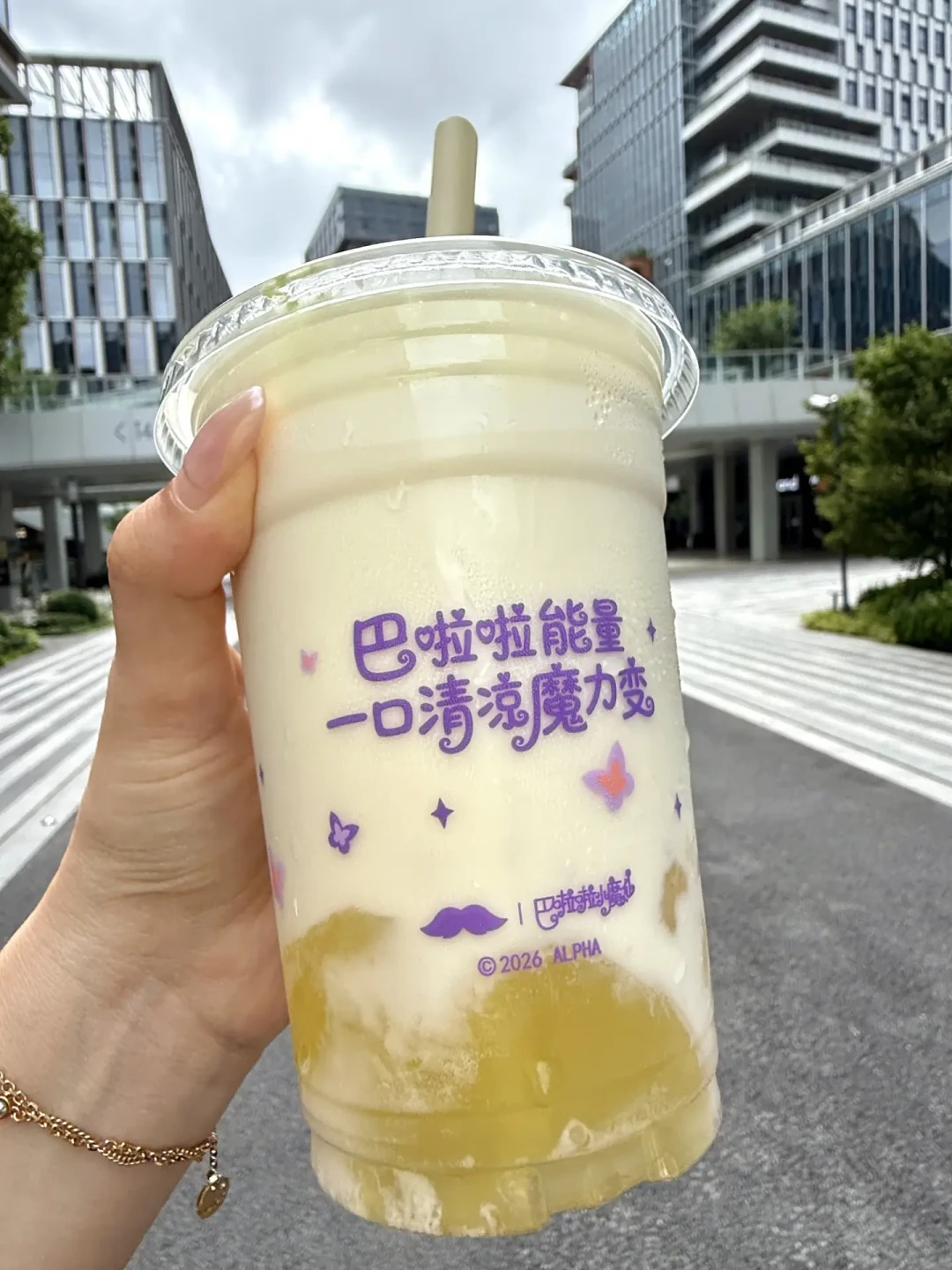 翻完1.1亿播放柠檬奶的全网真实测评:哪几杯值得排队、点单怎么避坑、杯底起絮为什么不算变质