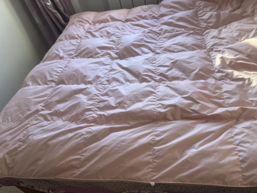 去年爆火的“旧羽绒服改羽绒被”进入反季揽客窗口:别急着交衣服,先算清件数、价差和坑