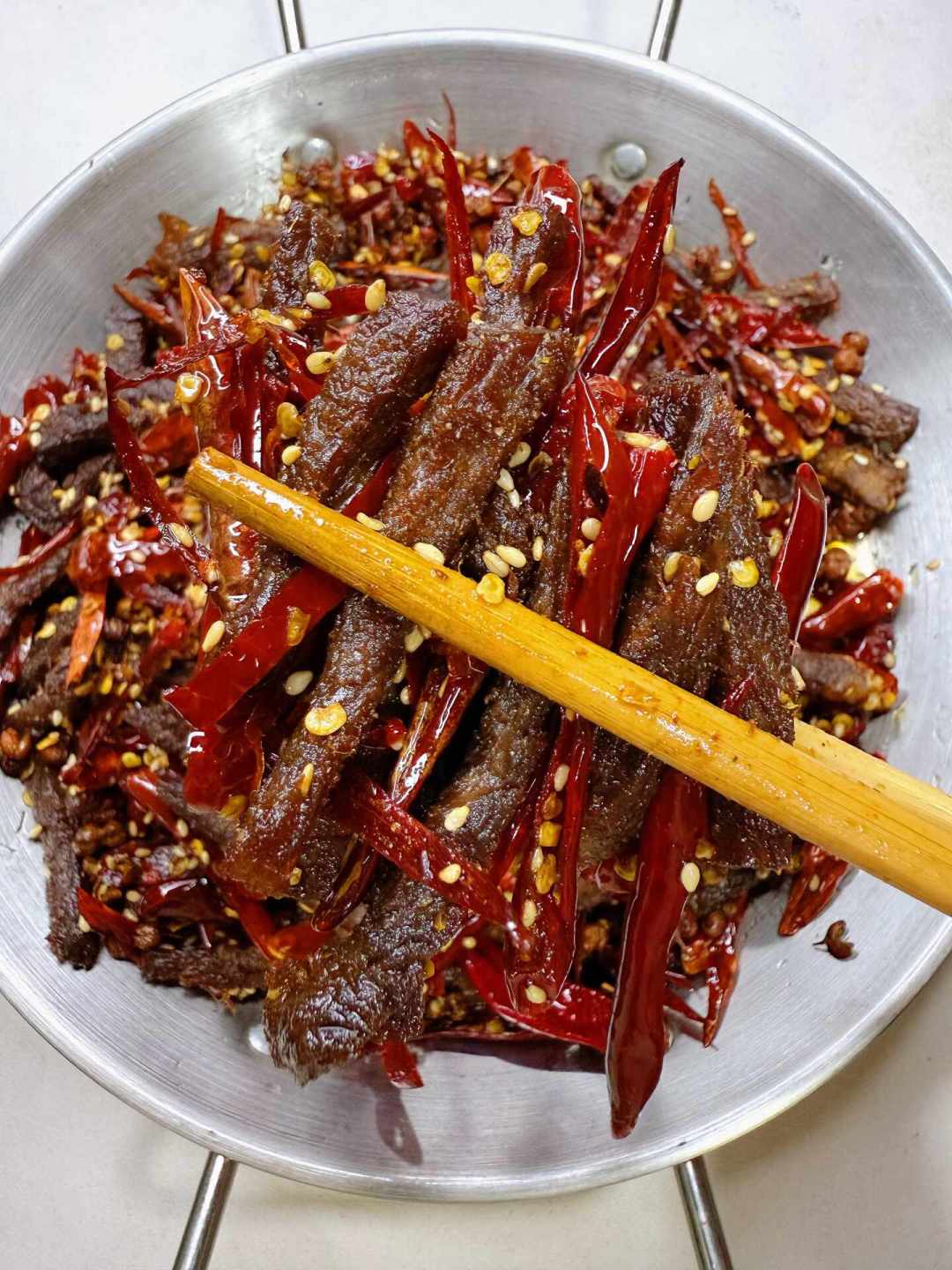 三伏天别只会花生米配啤酒:翻完小红书、知乎和B站,我整理出3条搭配规则和3个雷区
