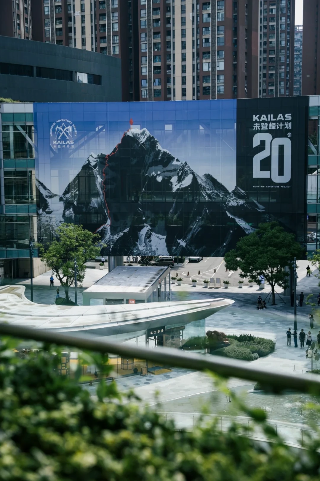 凯乐石把20年的“未登峰”档案搬上网了:路书公开可查、普通人能申请,但评论区吵成了两派