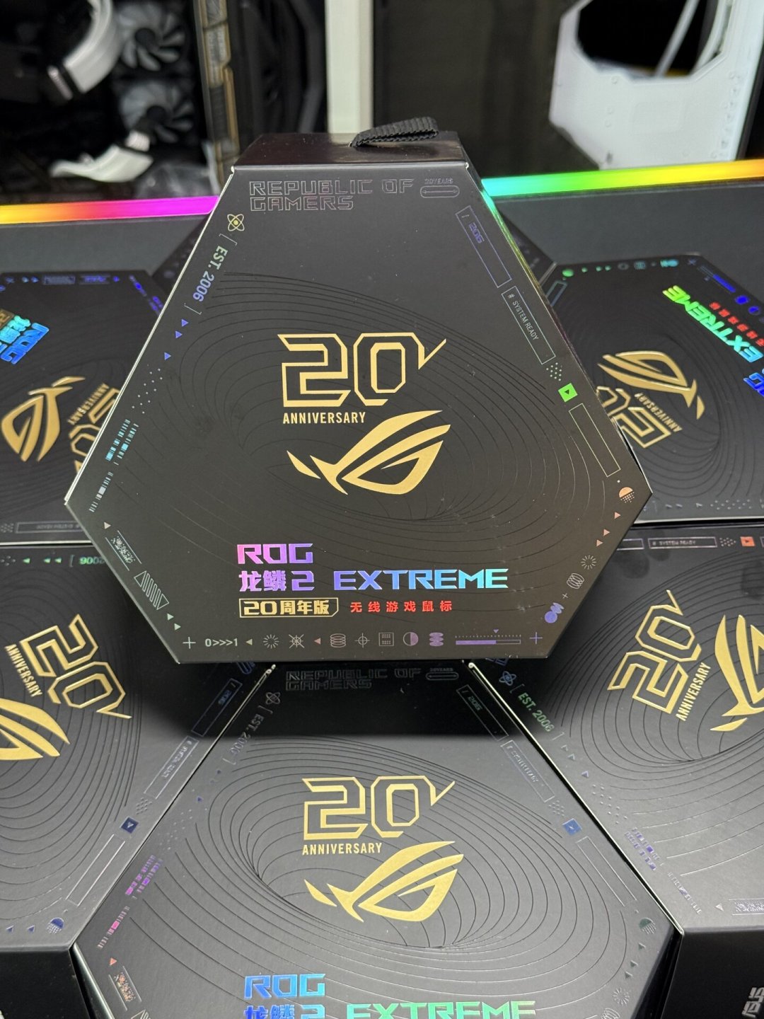 ROG 20周年键鼠开卖满月：键盘被夸「值」，鼠标被定成「摆件」，没抢到的人有三条路