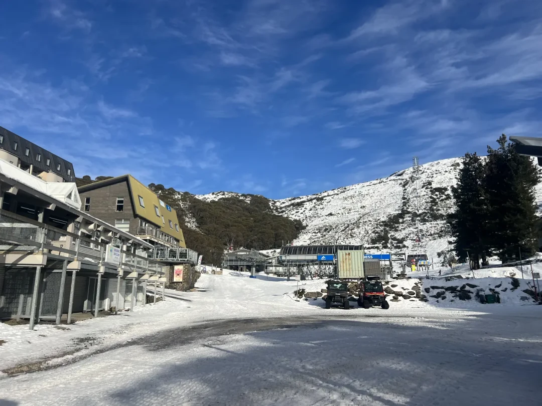 滑雪在澳洲是“世界上性价比最低的事”?这场1100赞争议终于算清了:3本账、2个pass阵营和剩6周的末班车时刻表