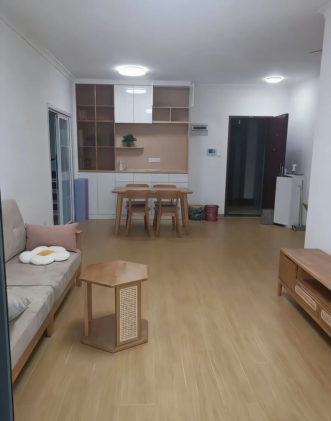 原木风装成“出租屋风”还有救吗?翻遍几十篇翻车帖和上千条评论,整理出这份按花钱顺序排的自救清单