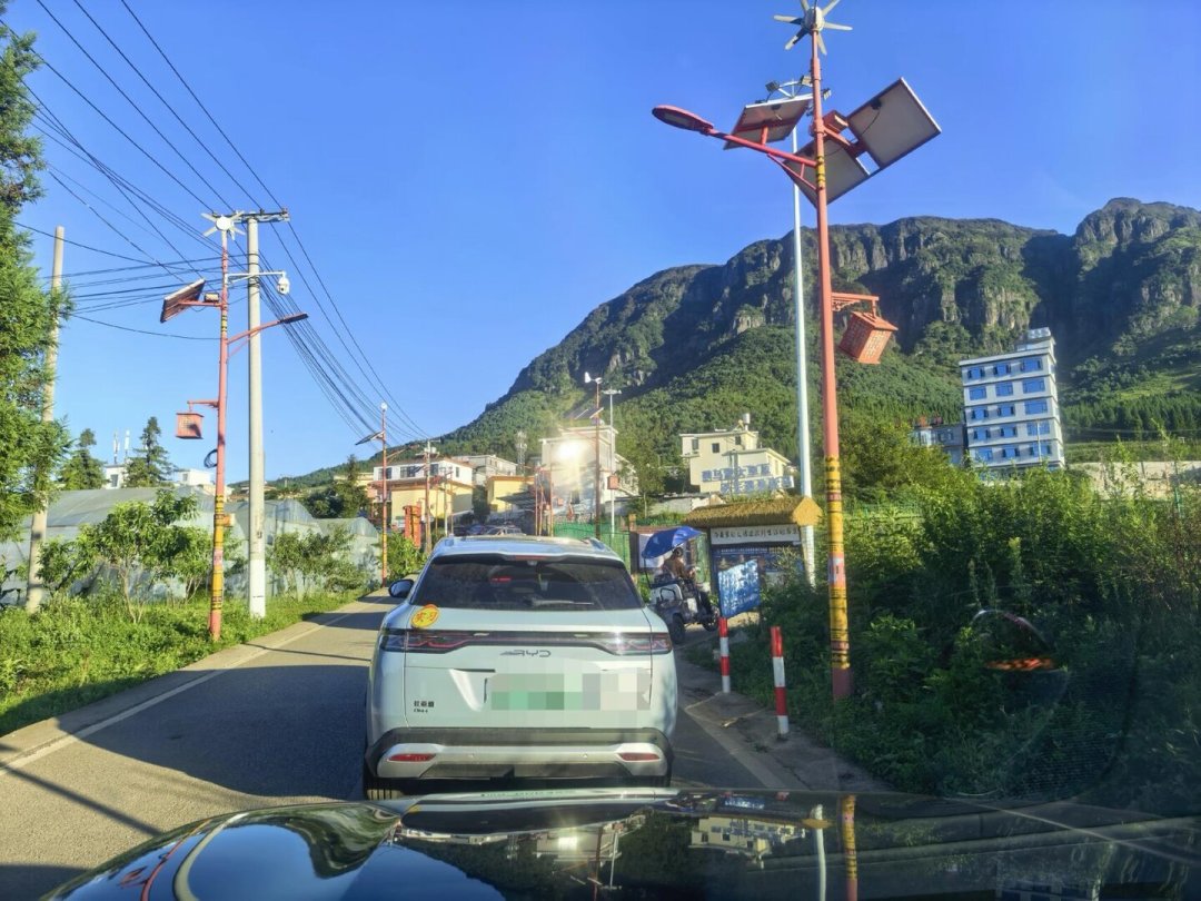 乌蒙大草原5号禁车，9号又放开：8月去六盘水避暑的，上山前先看这份今日实况