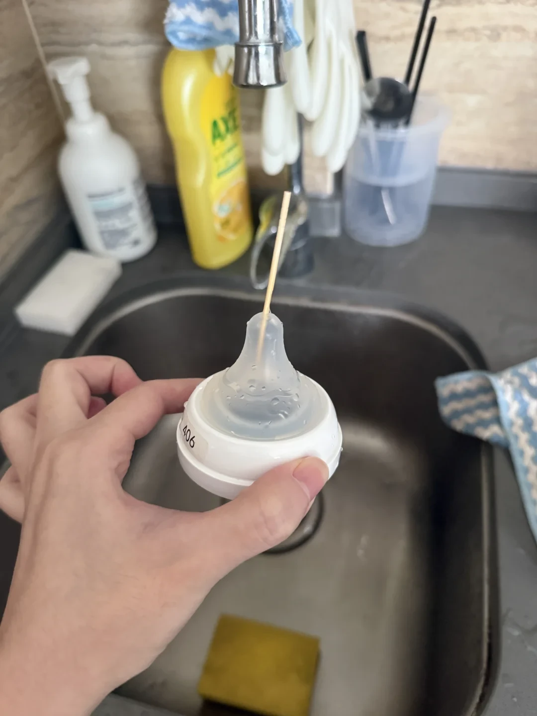 奶量骤降不一定是厌奶:翻完贝亲奶嘴的几百条求助评论,M号这一关最难熬