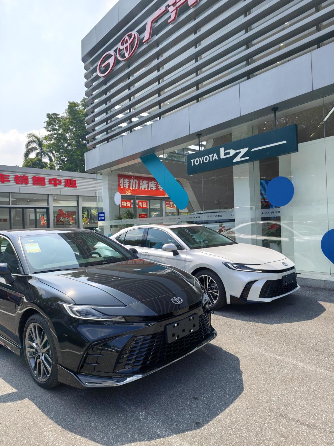 27款凯美瑞到店：15.6英寸大屏+8155全系标配，26款清库14万落地，等20号价格还是现在抄底？