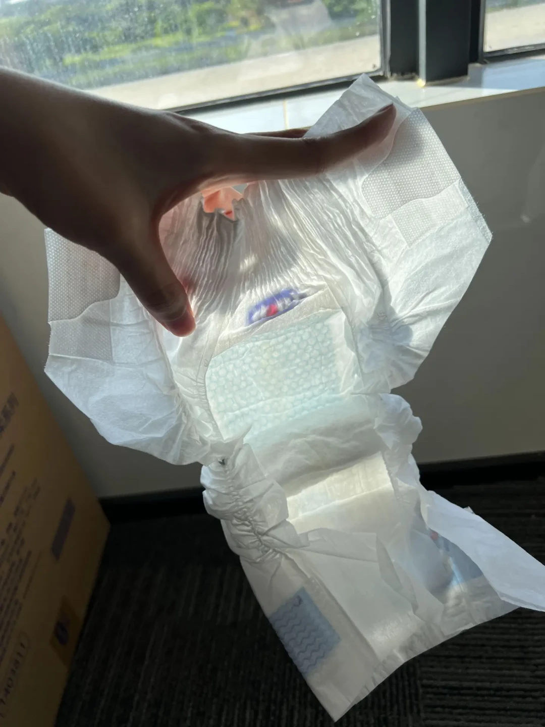 胖东来货架上只剩两个纸尿裤品牌,一个是好奇:这份