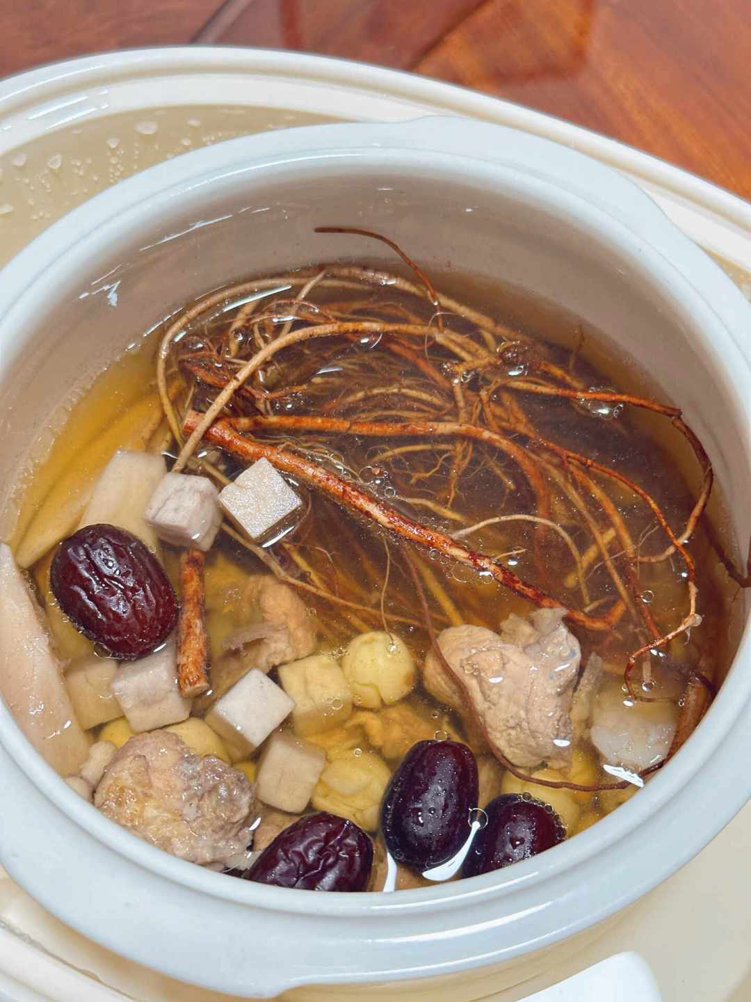 今日入末伏，该安排五指毛桃汤了：看着像树枝、闻着是椰香，但别买到硫磺熏的