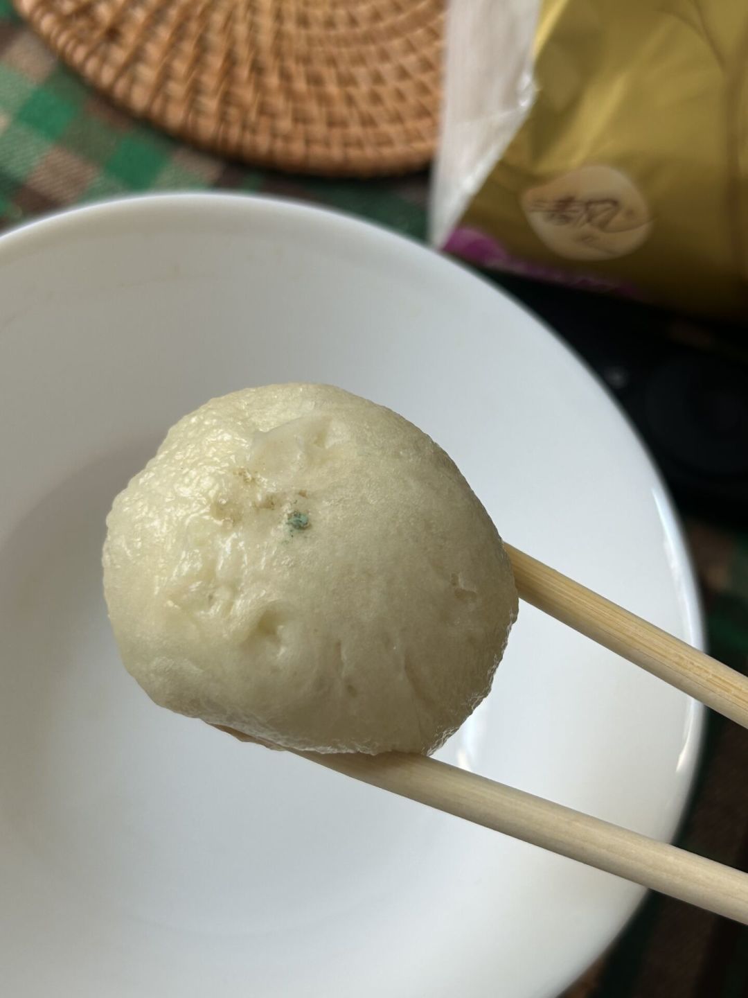 小象超市靠文案上热搜,年卡会员却在评论区算账:年费从38涨到98元,免配送从每月6次变每周1次,还值得续吗?