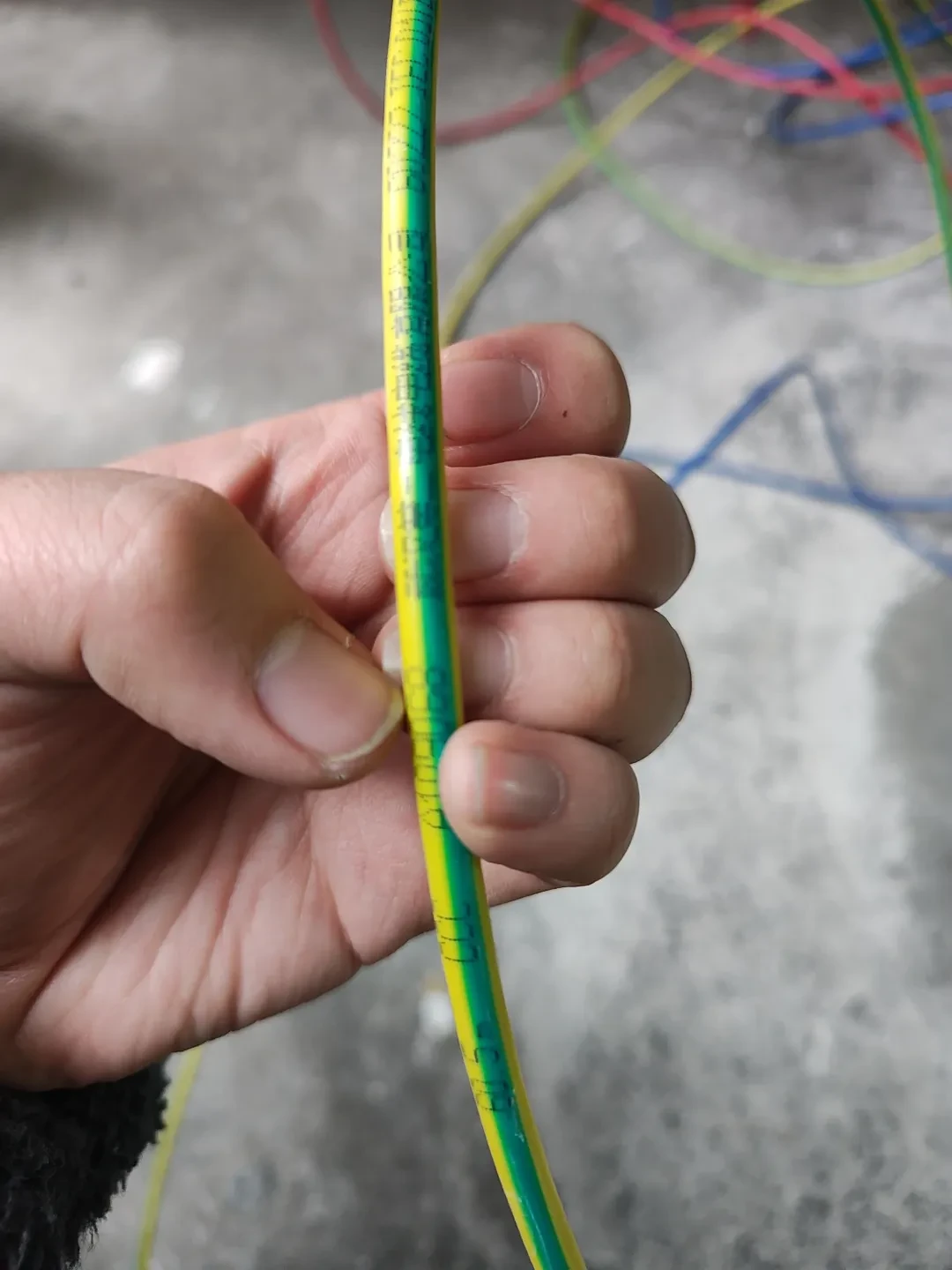 老房翻新，电线不一定非要全换：先看这4处，再算清账决定全改半改