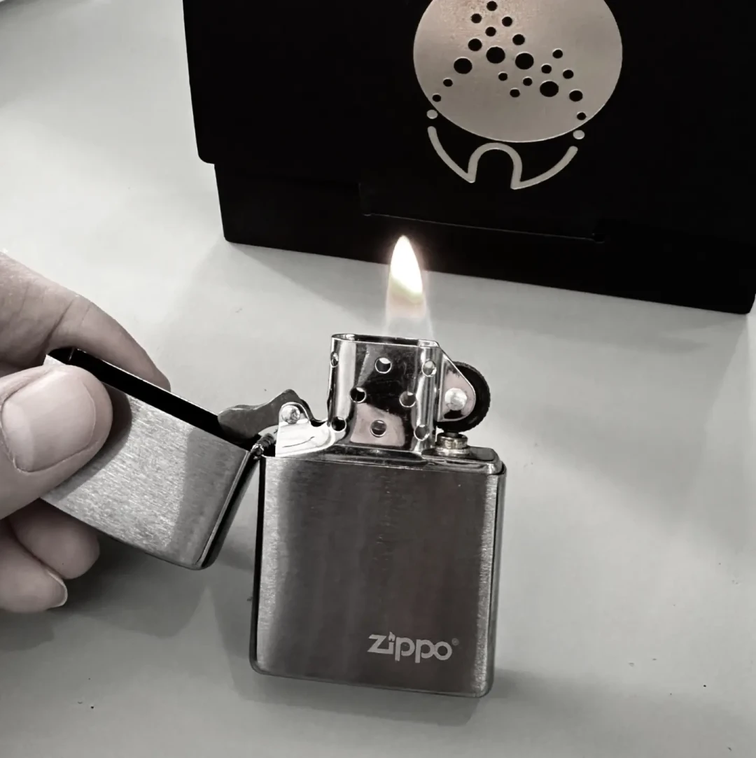 七夕快到了,想送Zippo?我把全网避坑帖、鉴别帖和投诉帖交叉核对后,浓缩成三件事