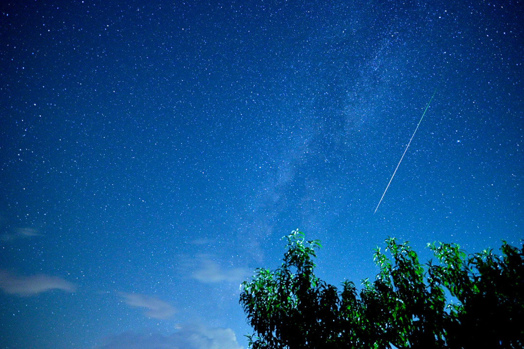 同一场英仙座流星雨:有人看见银河,有人连夜退了帐篷——差距到底出在哪?