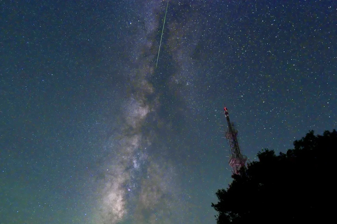 同一场英仙座流星雨:有人看见银河,有人连夜退了帐篷——差距到底出在哪?