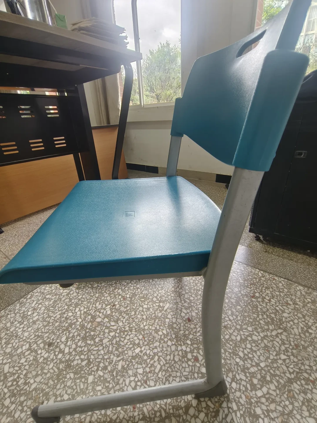 「人体工学椅的尽头是塑料椅」冲上热搜:60块大排档椅子真能吊打几千块的?翻遍全网真实反馈,说清谁能跟风、谁千万别碰