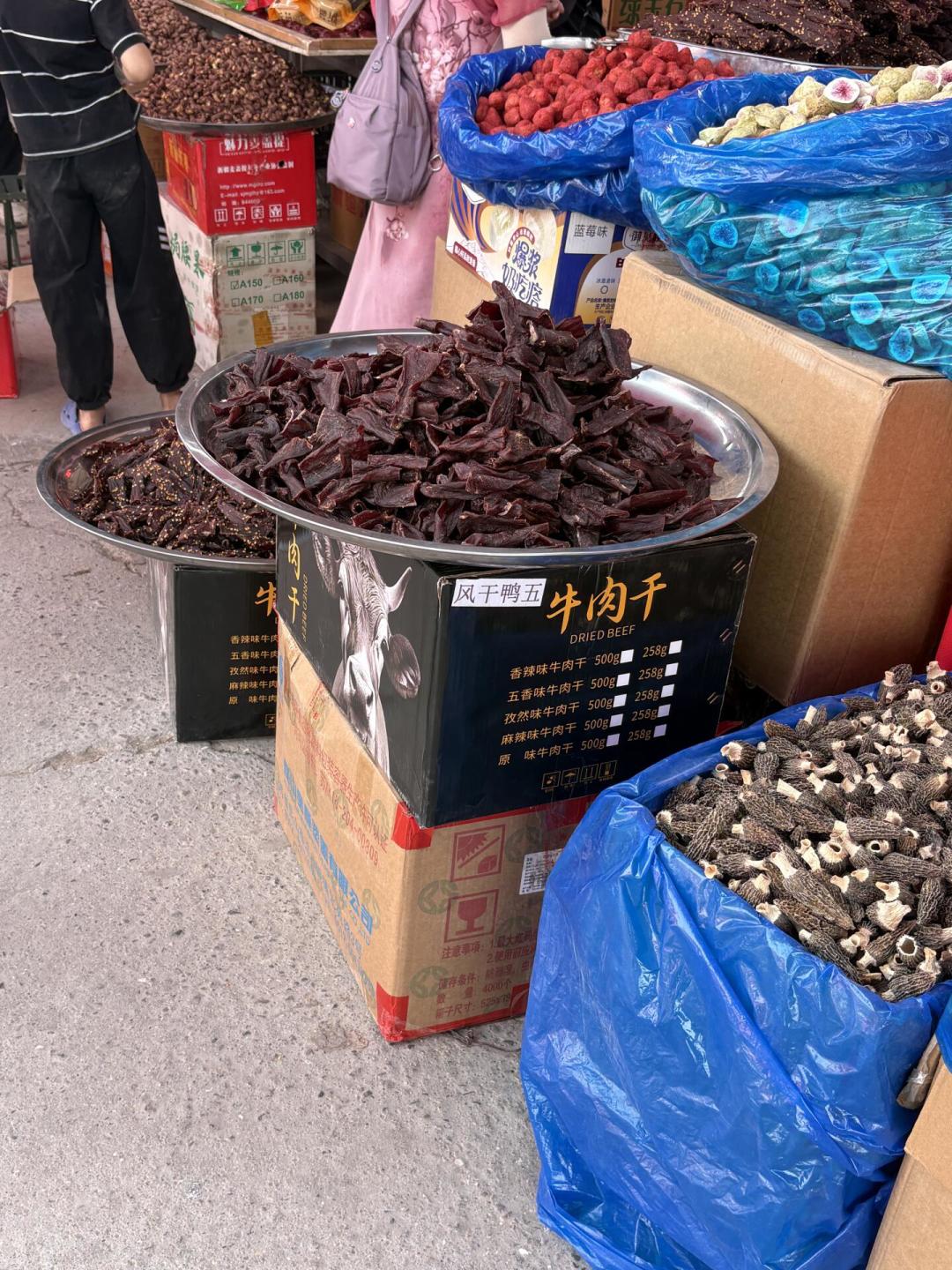 4块牛肉干64元，量贩零食的秤被围观：算清牛肉干成本账，散装坑就踩不进去