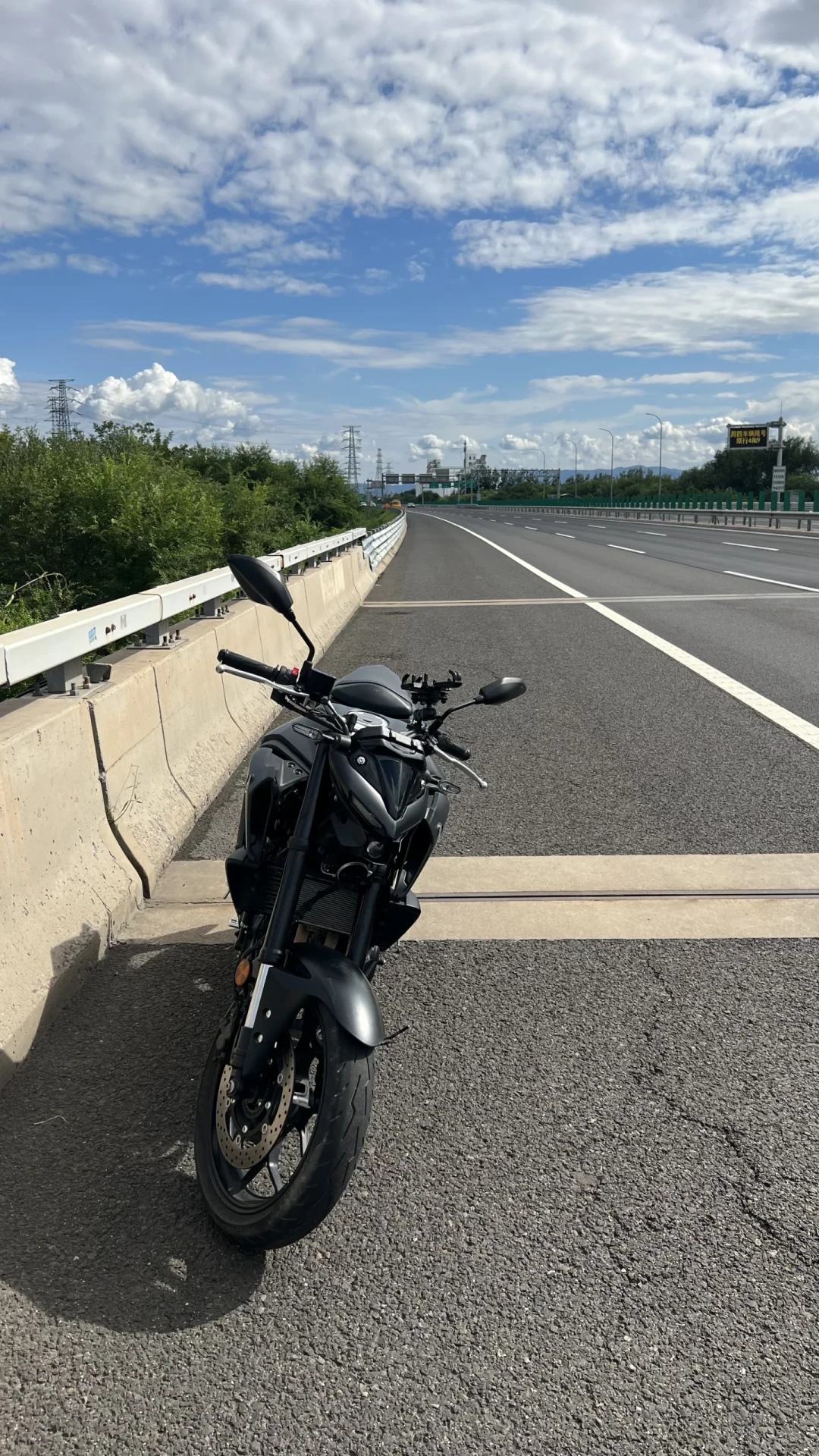 东莞拘留、西安装摄像头、河南上无人机巡查：摩托车上高速的“睁只眼闭只眼”时代结束了