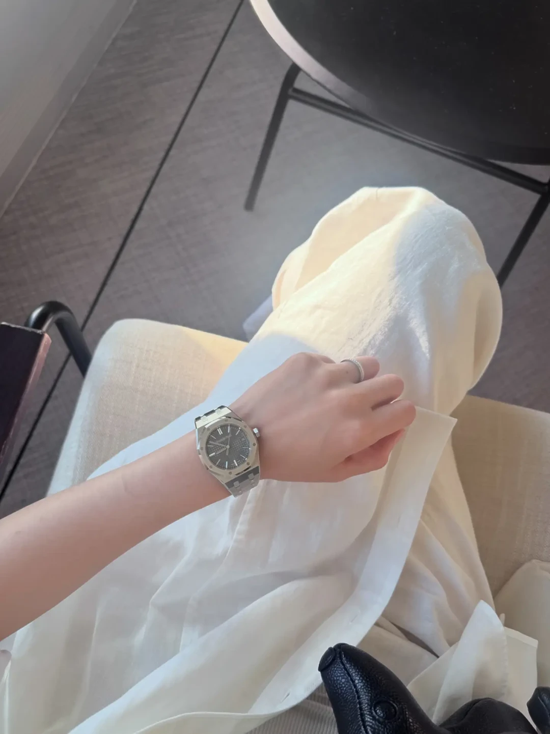 女生开始抢爱彼了:aespa同款、15cm手腕抢37mm,爱彼女表的尺寸、价格和坑一次说清