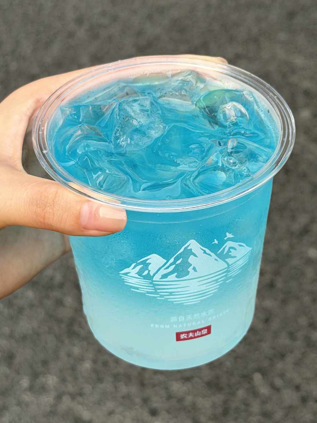 酒吧的冰半小时不化,你的冰十分钟变水:家庭调酒的冰块课,一次补齐