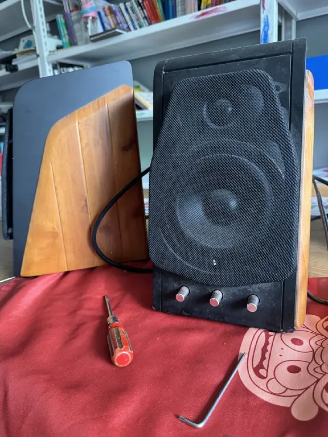 惠威音箱开始嗡嗡响,先别急着寄修:翻完全网排查和维修帖,有的压根没坏,坏的也算得清账