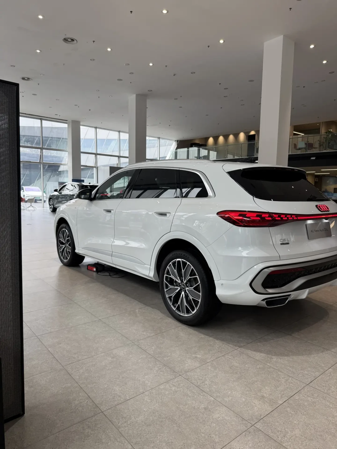 新车540公里电池报废:全新奥迪Q5L智混值不值得买,先把这三笔账算明白