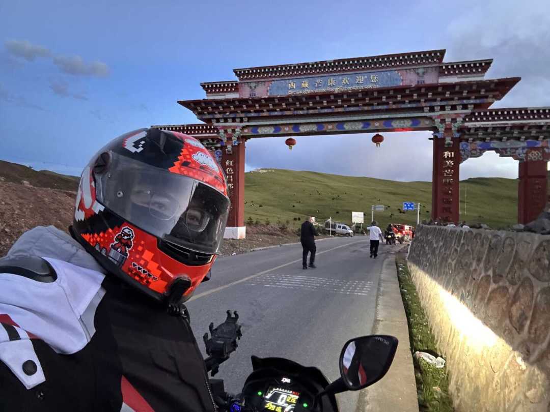 150踏板摩旅进藏行不行?吵归吵,这波人8月已经到布达拉宫了